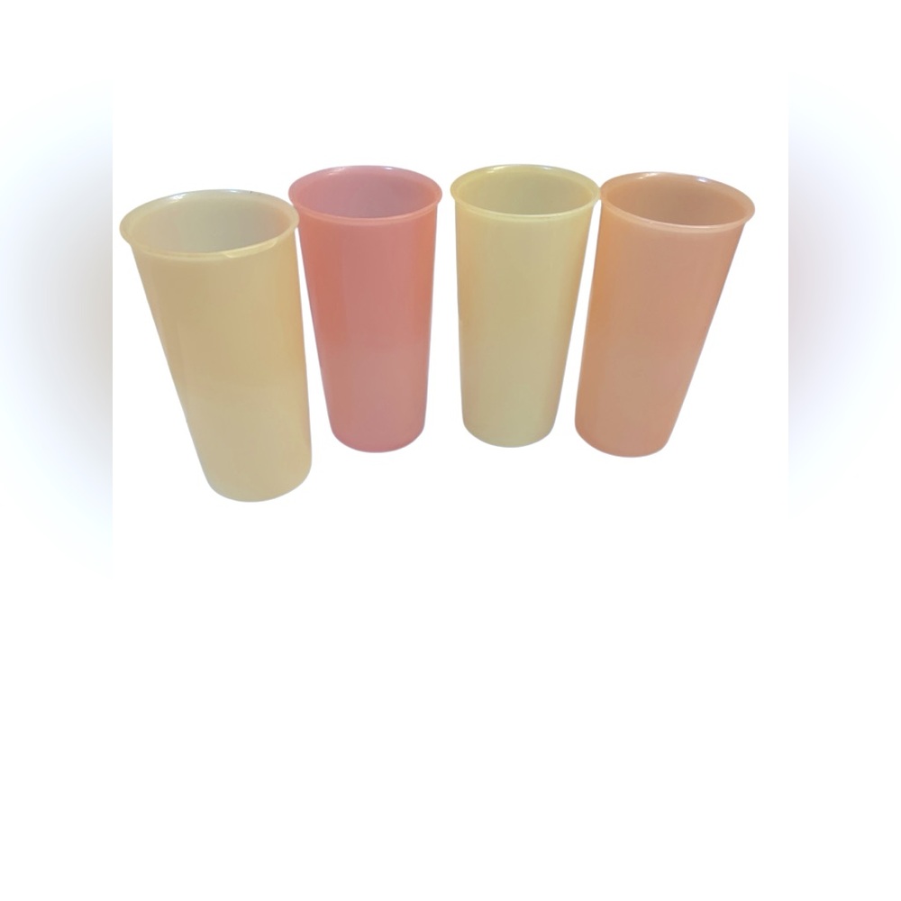 Tupperware vintage 10 ounce (4 )Colorful Pastel Tumbler Set